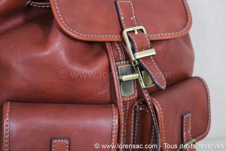 Sac a dos pour femme marron en cuir de vachette avec fermoir tuck Katana Sac a dos femme marron cuir fermoir Katana