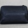 Face avant pochette femme bandoulière noire en cuir de vachette