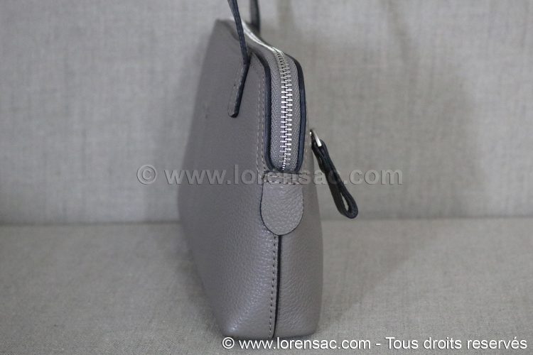 Côté de la pochette pour femme à bandoulière en cuir véritable gris Côté Pochette femme bandoulière en cuir véritable grise