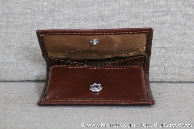 Fermoir pressions du porte-monnaie en cuir marron pressions du porte-monnaie cuir italien marron