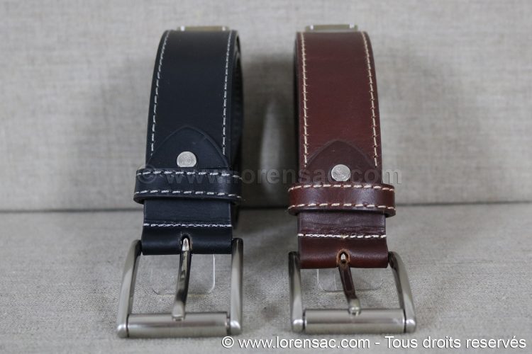Deux ceintures en cuir de vachette une noire et une marron
