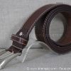 Ceinture cuir homme solide 40mm marron avec boucle nickelé sur un présentoir