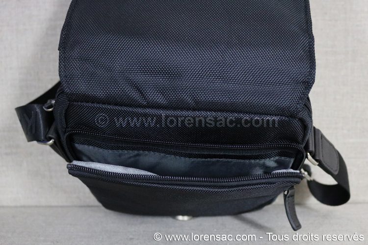 Fermoir avec système de pression aimanté de la pochette noire katana système pression aimanté de la pochette noire