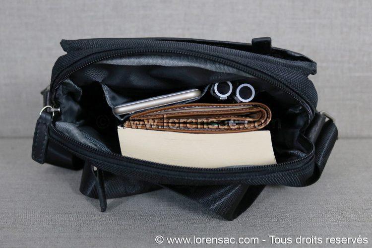 Intérieur de la sacoche nylon pour homme noire avec doublure tissus grise sacoche nylon homme noire doublure grise