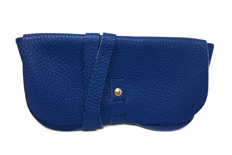 Face avant de l'étui lunette bleu style blague a tabac en cuir véritable face avant étui lunette bleu style blague a tabac cuir
