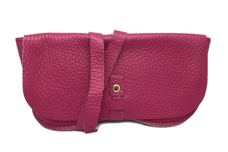 Face avant de l'étui lunette fuchsia style blague a tabac en cuir véritable face avant étui lunette fuchsia style blague a tabac cuir