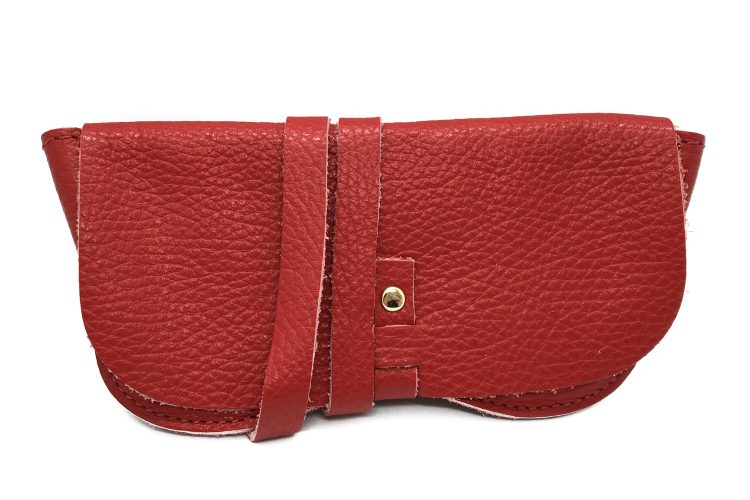 Face avant de l'étui lunette rouge style blague a tabac en cuir véritable face avant étui lunette rouge style blague a tabac cuir