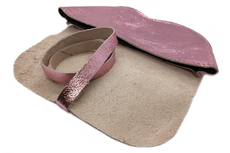 intérieur étui lunnettes cuir rose