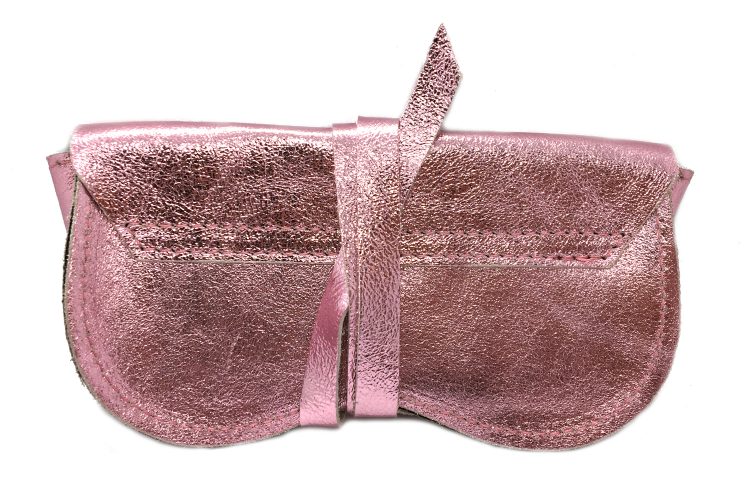 Face arrière de l'étui lunette rose métallique style blague a tabac en cuir véritable face arrière étui lunettes en cuir rose métallique